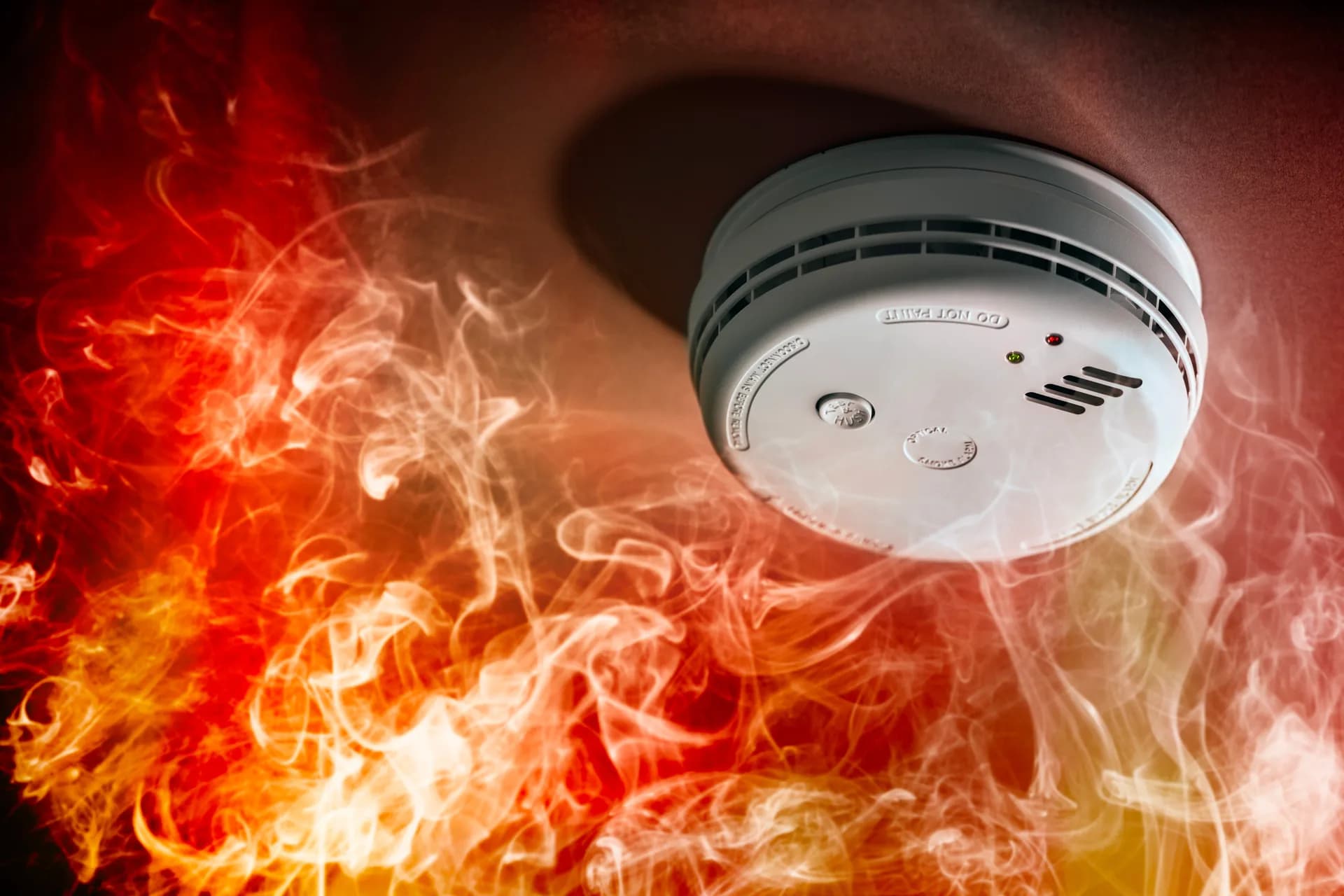 Rauchmelder vor Feuer und Rauch – baulicher Brandschutz und Brandfrüherkennung VKF-konform in der ganzen Schweiz